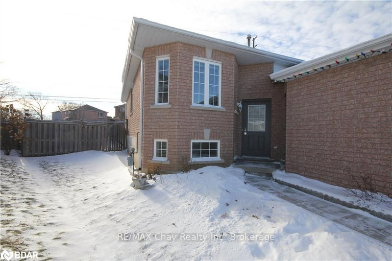 61 Stollar Blvd, Barrie, L4M 6N3 | Image 2