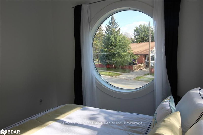 160 Duckworth St, Barrie, L4M 3W4 | Image 2