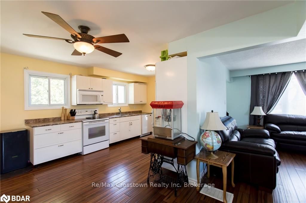Listing Image 6