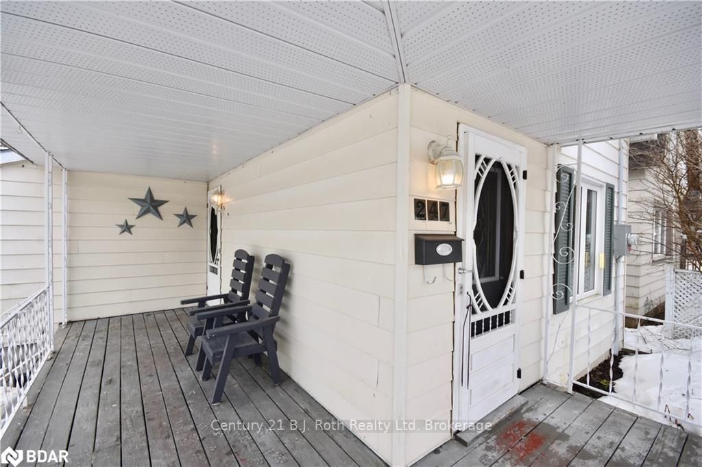 Listing Image 4
