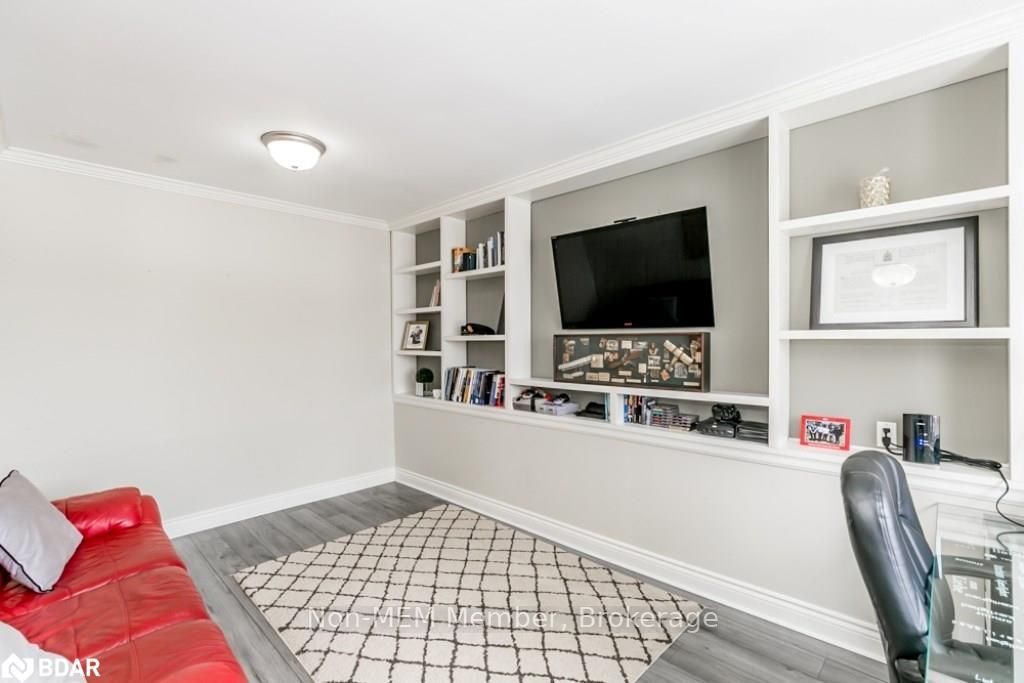 Listing Image 10