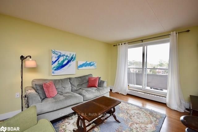 Listing Image 7