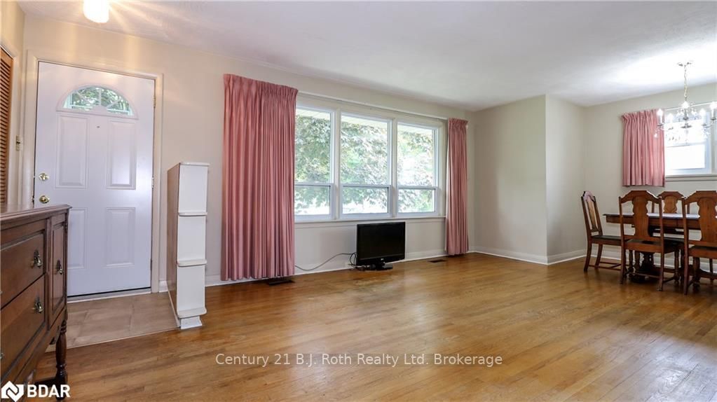 Listing Image 7