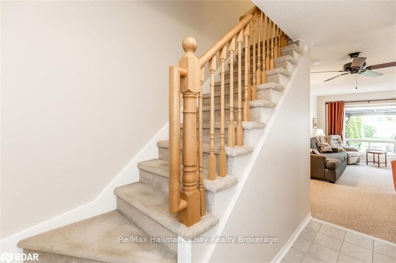 46 Bates Crt, Barrie, L4N 8L8 | Image 2