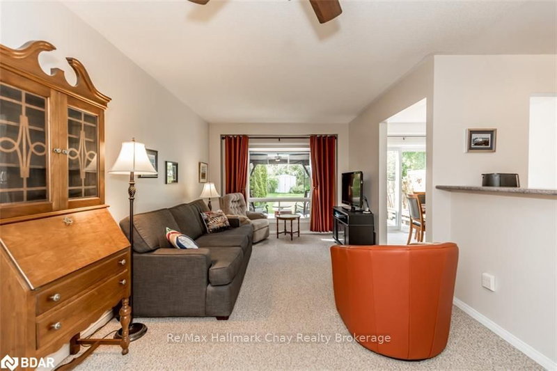 46 Bates Crt, Barrie, L4N 8L8 | Image 3