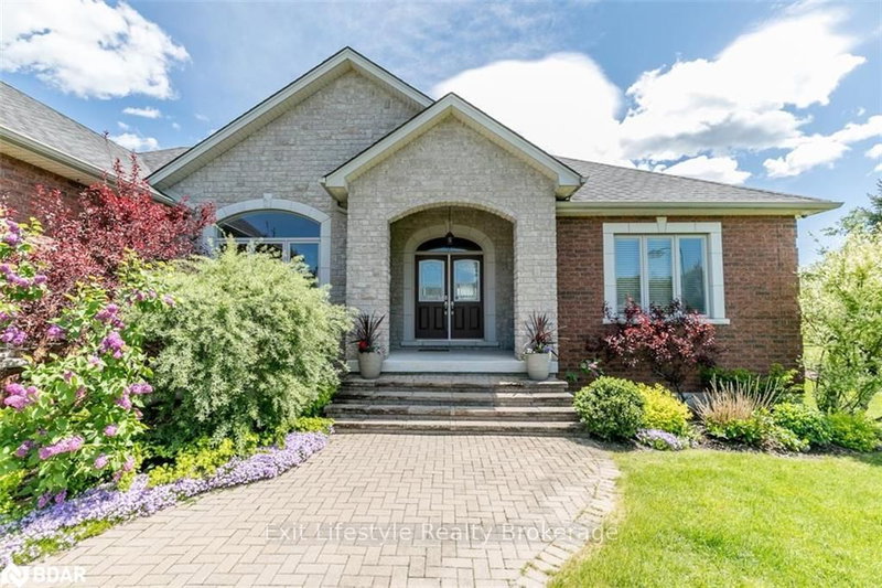 5 Munro Crt, Springwater, L0L 1Y3 | Image 2