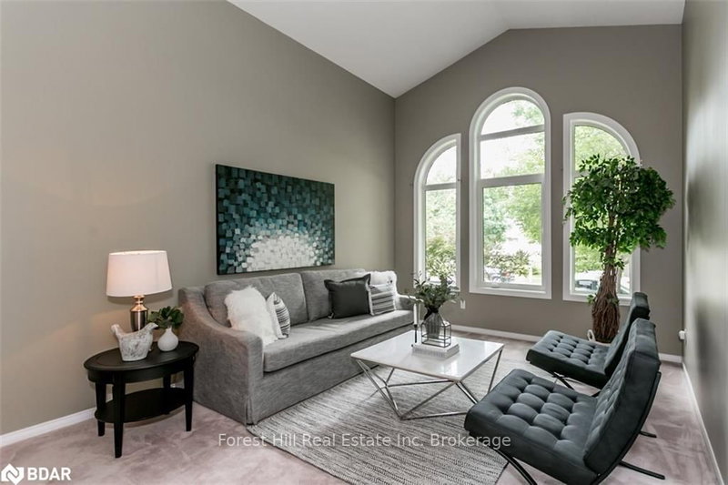 54 Cityview Circ, Barrie, L4N 7V1 | Image 2