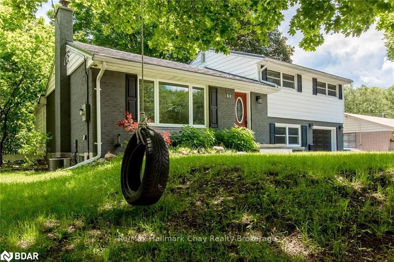 11 Castle Dr, Barrie, L4N 1P7 | Image 2