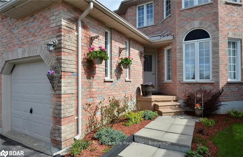 28 Shaina Crt, Barrie, L4N 9S7 | Image 2