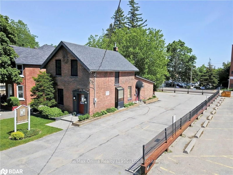 163 Mary St, Orillia, L3V 3E3 | Image 2