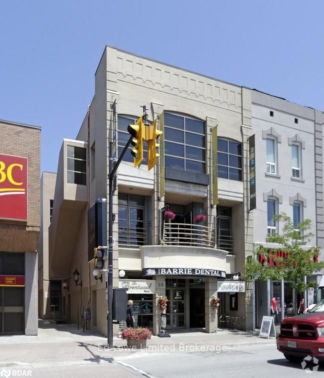 200 - 50 Dunlop St E, Barrie, L4M 6J9 | Image 2