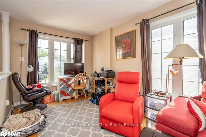 92 Wesley Ave, Wasaga Beach, L9Z 0B9 | Image 2