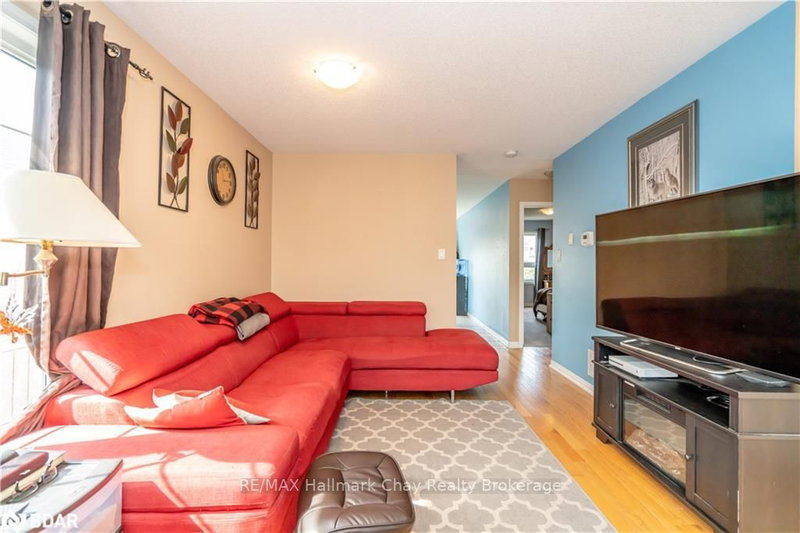 92 Wesley Ave, Wasaga Beach, L9Z 0B9 | Image 3