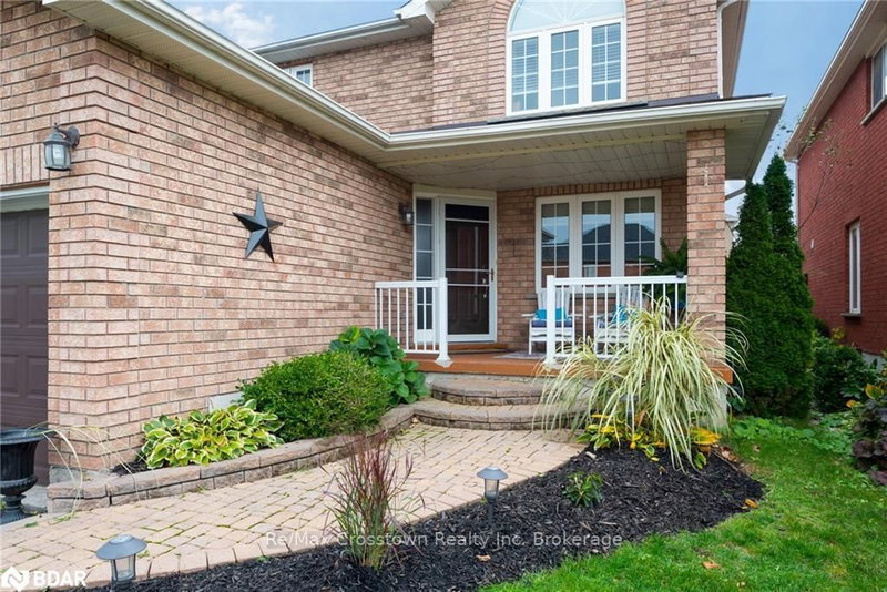 18 Balmoral Pl, Barrie, L4N 0Y9 | Image 2