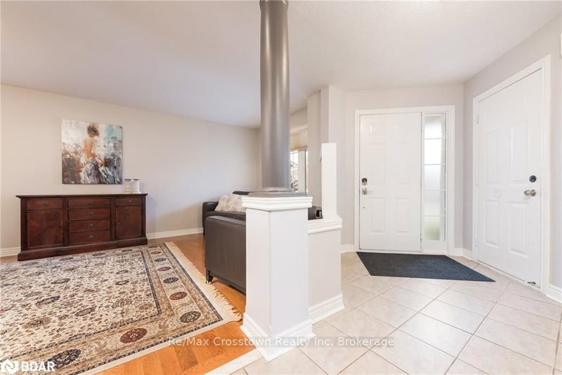 18 Balmoral Pl, Barrie, L4N 0Y9 | Image 3