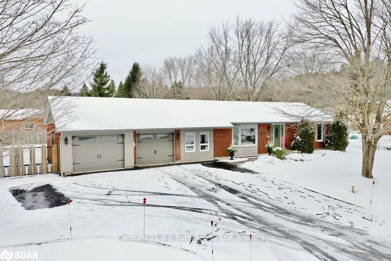 34 Cedar Creek Rd, Springwater, P6A 6K4 | Image 2