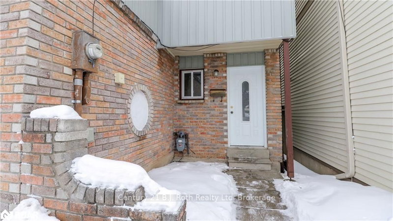 21 Robin Crt, Barrie, L4M 5L9 | Image 2