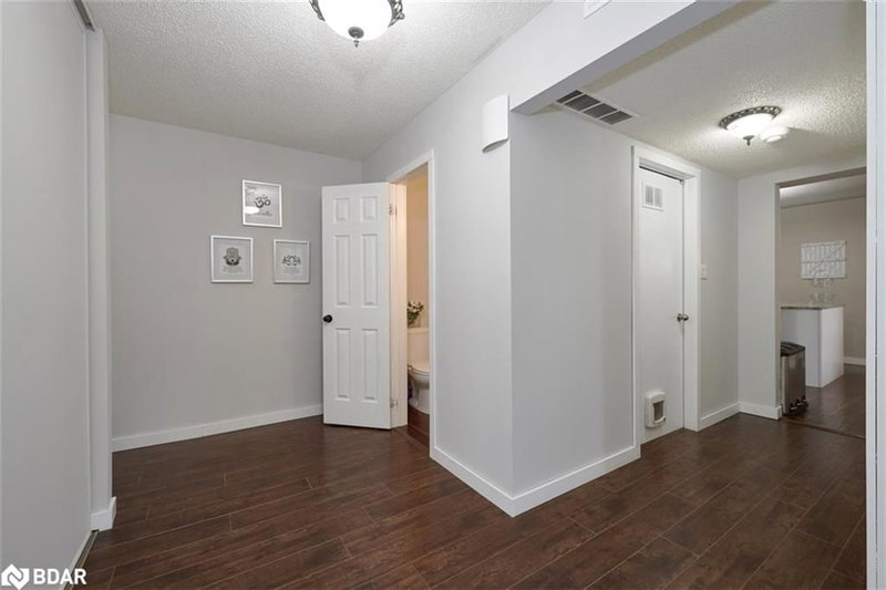 16 - 502 Essa Rd, Barrie, L4N 7L4 | Image 3