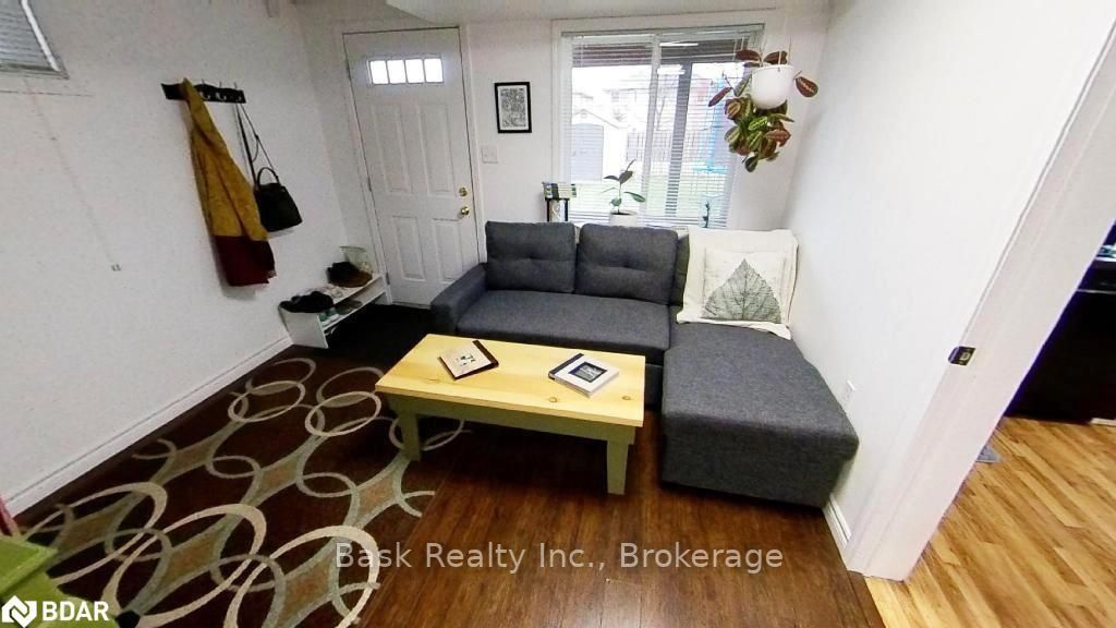Listing Image 5