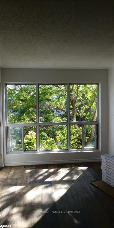 312 - 126 Bell Farm Rd, Barrie, L4M 6J3 | Image 2