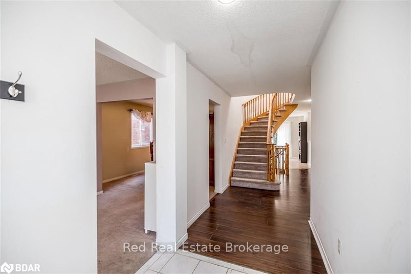 13 Dykstra Dr, Barrie, L4N 0E1 | Image 3