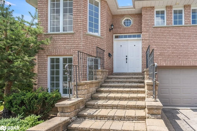 40 Kell Pl, Barrie, L4N 9K5 | Image 2