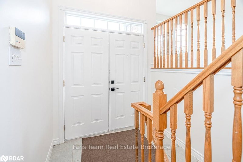 40 Kell Pl, Barrie, L4N 9K5 | Image 3