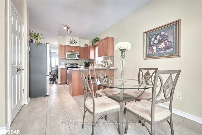 21 Silver Tr, Barrie, L4N 2S2 | Image 3