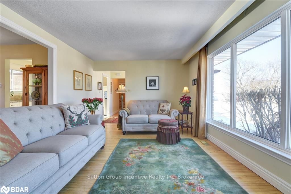 Listing Image 7