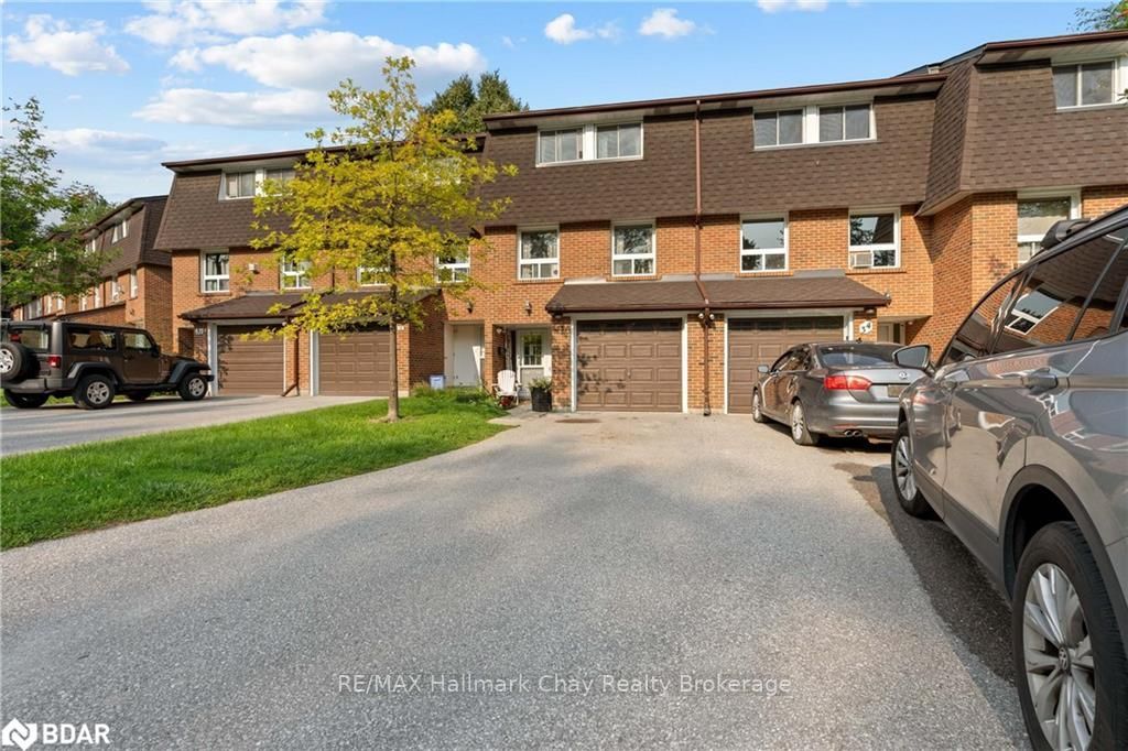 Townhouse sold at 33-360 Blake Street, Barrie, Ontario, L4M 1L3 - Codrington - MLS: S6311908