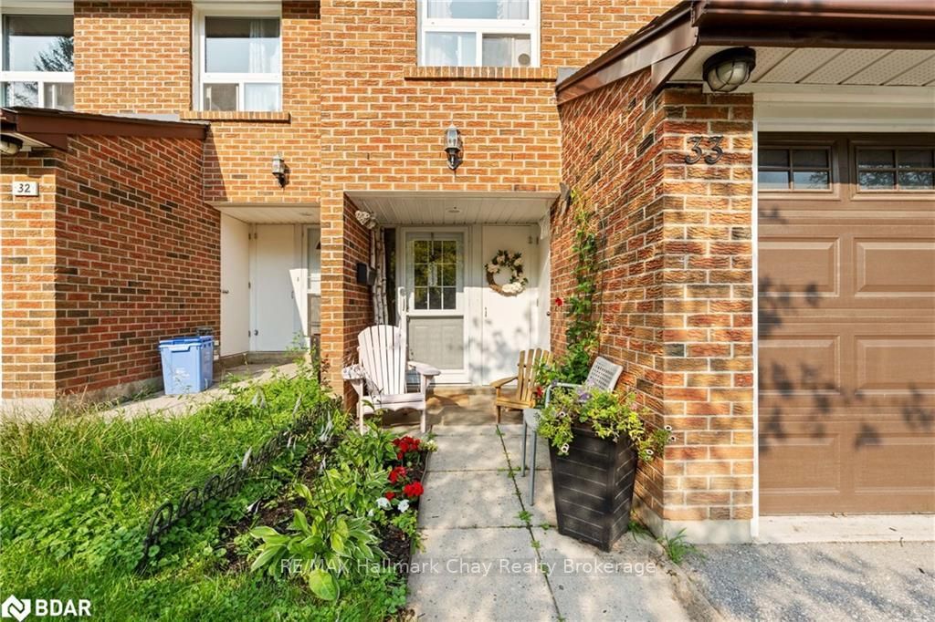 Townhouse sold at 33-360 Blake Street, Barrie, Ontario, L4M 1L3 - Codrington - MLS: S6311908