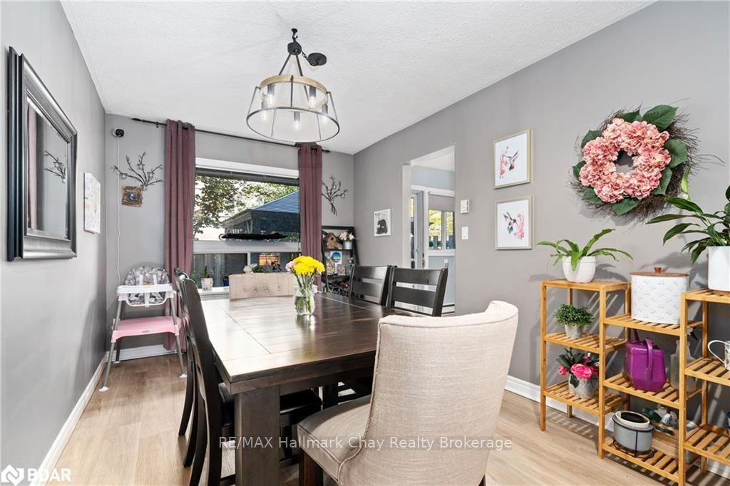 Townhouse sold at 33-360 Blake Street, Barrie, Ontario, L4M 1L3 - Codrington - MLS: S6311908