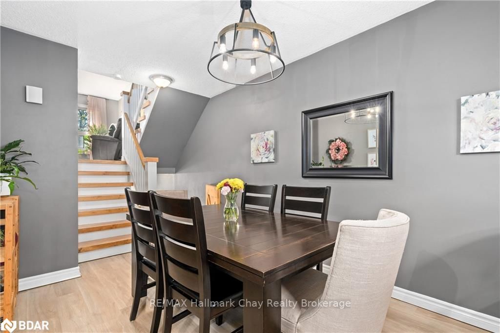 Townhouse sold at 33-360 Blake Street, Barrie, Ontario, L4M 1L3 - Codrington - MLS: S6311908