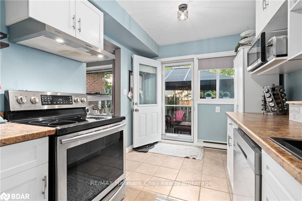 Townhouse sold at 33-360 Blake Street, Barrie, Ontario, L4M 1L3 - Codrington - MLS: S6311908