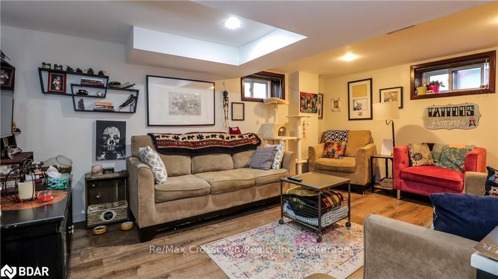 Listing Image 16