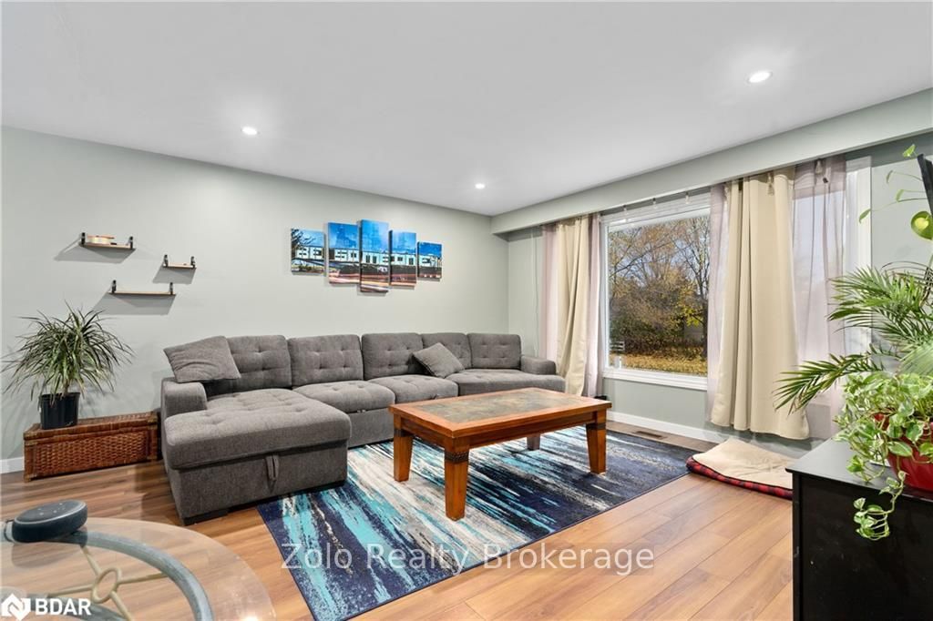 Listing Image 7