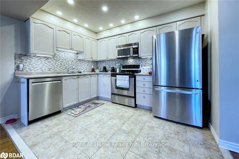 11 Silver Maple Cres, Barrie, L4N 0Y4 | Image 3