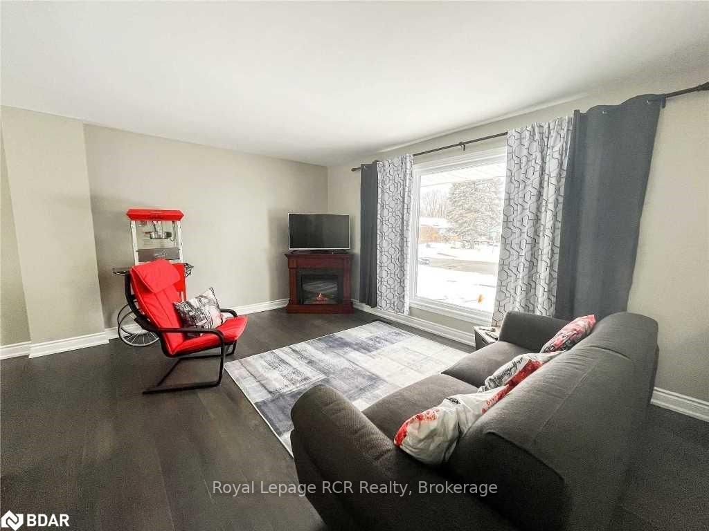 Listing Image 7