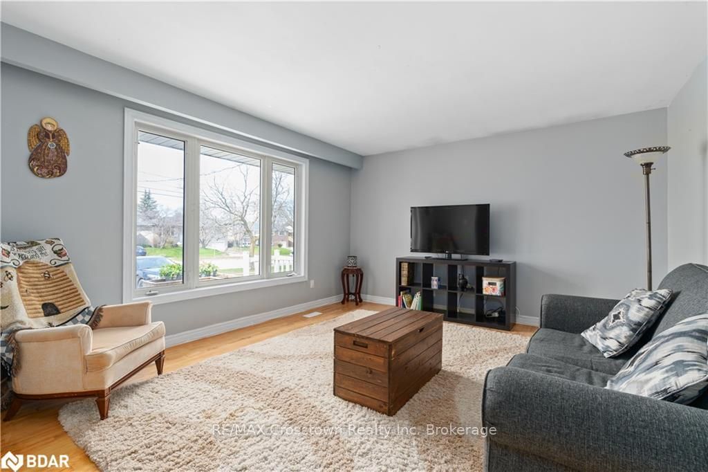 Listing Image 3