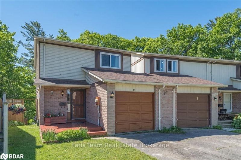 49 Burns Circ, Barrie, L4N 5J8 | Image 2