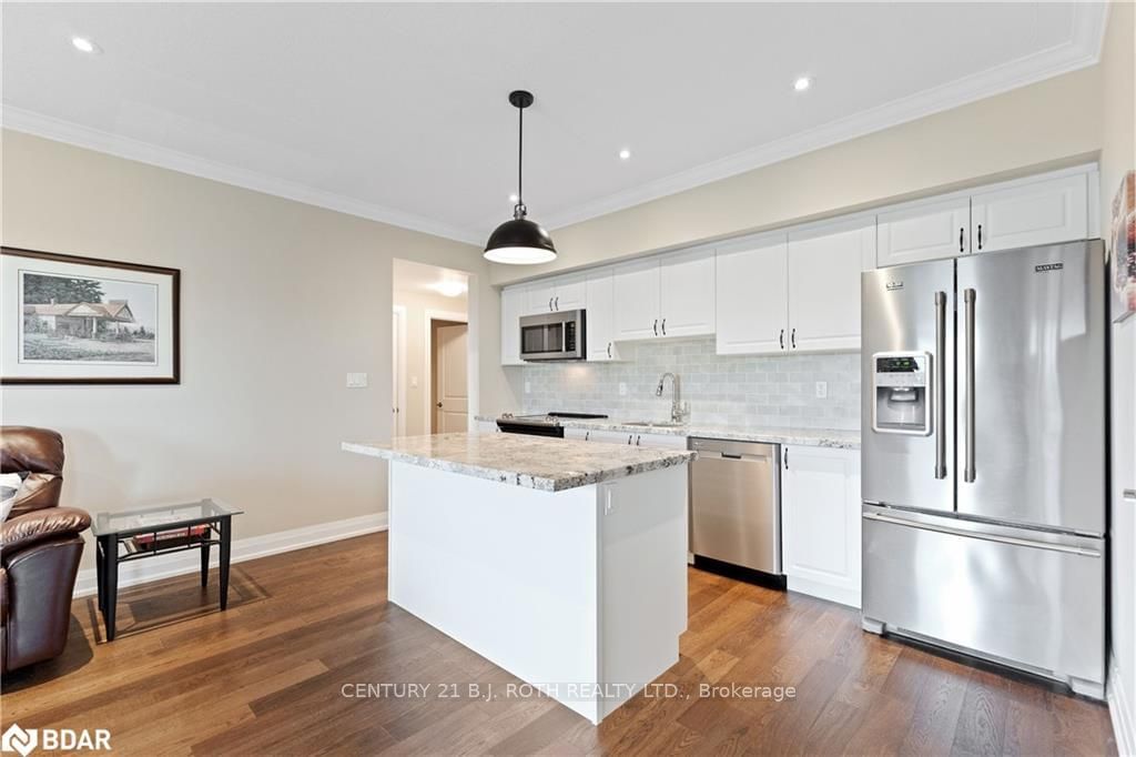Listing Image 4