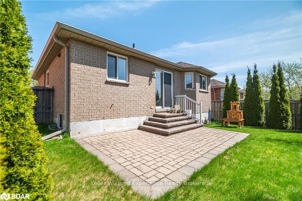 Listing Image 6