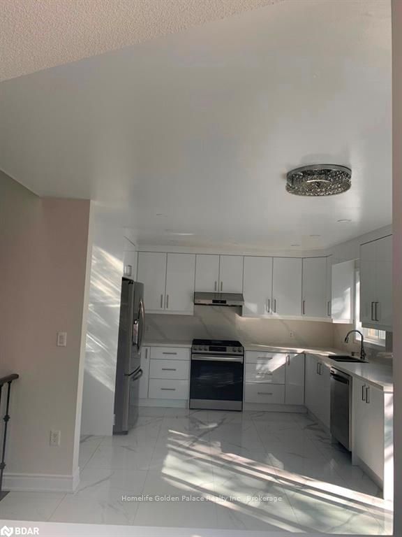 13 Dykstra Dr, Barrie, L4N 0E1 | Image 3