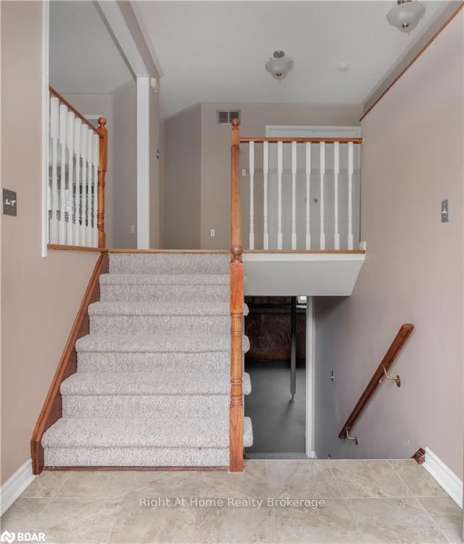 11 Club Crt, Wasaga Beach, L9Z 1J8 | Image 3