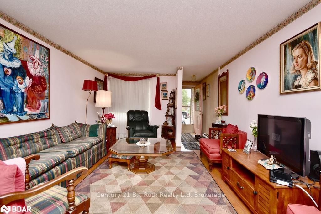 Listing Image 6