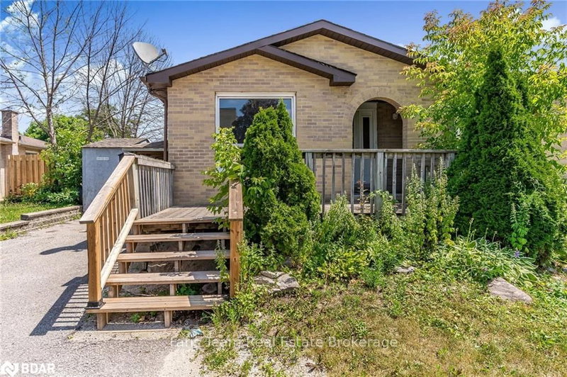 39 Sylvia St, Barrie, L4M 5J2 | Image 2