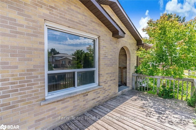 39 Sylvia St, Barrie, L4M 5J2 | Image 3