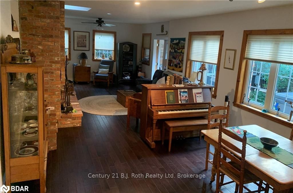 Listing Image 7