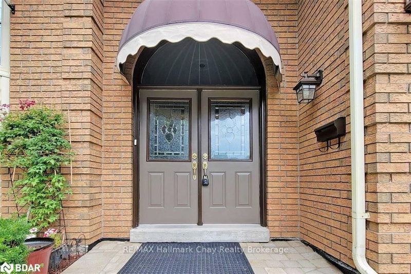 17 Barre Dr, Barrie, L4N 7N6 | Image 2