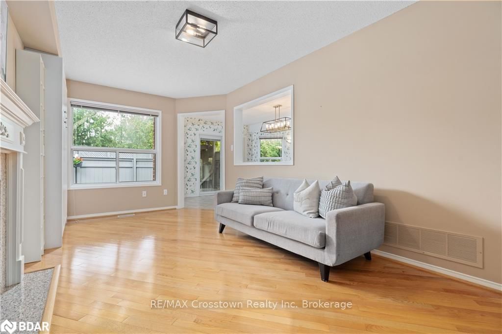 Listing Image 17